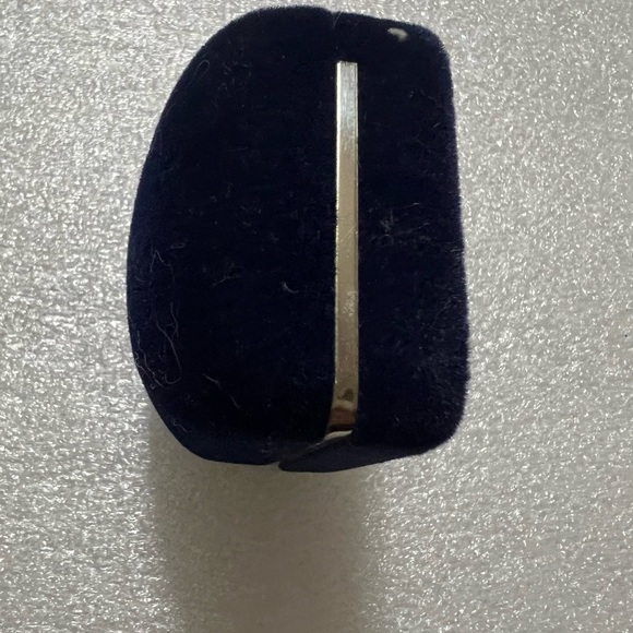 Montana Silversmith brand earrings NWT in original box - Picture 6 of 8